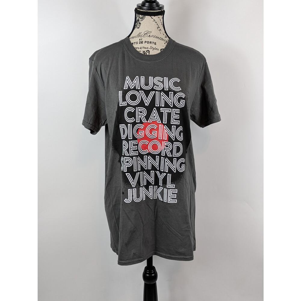 Pyramid Womens Medium T-Shirt Vinyl Junkie Graphic Gray Short Sleeve Music Tee